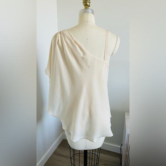 BCBGeneration - One Shoulder Flowy Top size XXS - Picture 4 of 7